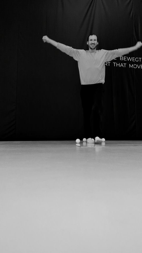 Instagram post from valerian_diabolo_artist. This post is in position 0.