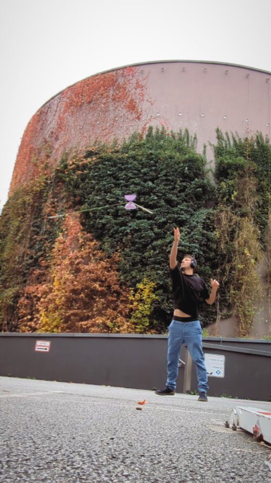 Instagram post from valerian_diabolo_artist. This post is in position 1.